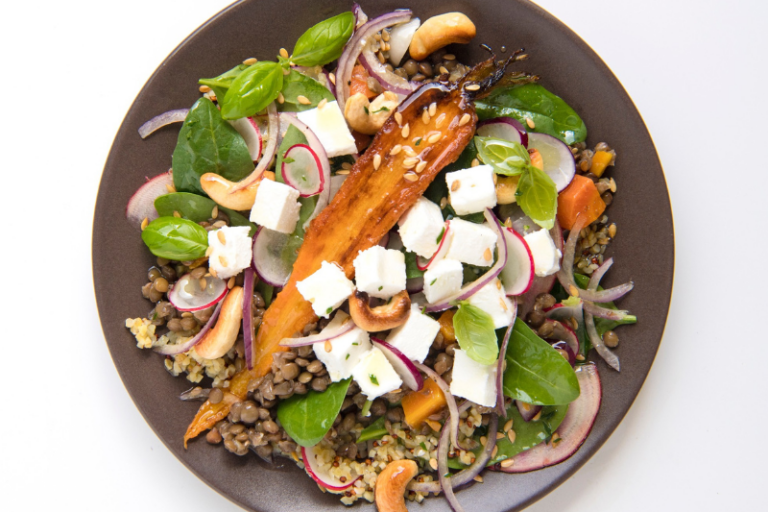 Assiette gourmande de lentilles au chèvre