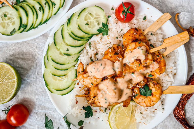 Brochettes de crevettes et sauce cacahuètes