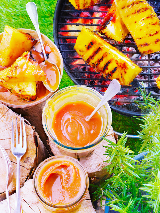 Ananas grillé et sauce caramélisée