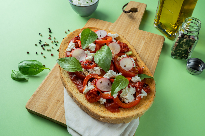 recette de Bruschettas aux tomates poivrons et mozzarella