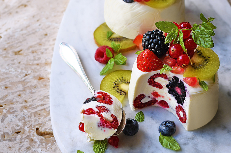 Dômes aux fruits rouges et fromage