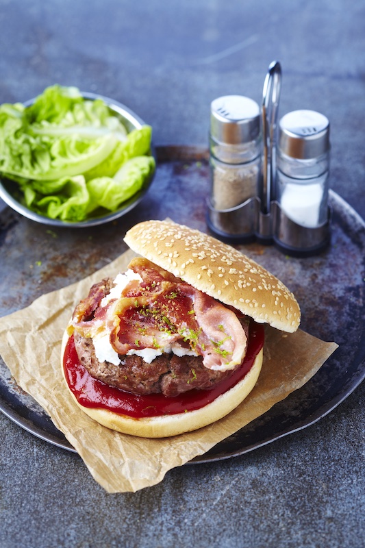 recette de Burger d’agneau au chèvre et au bacon