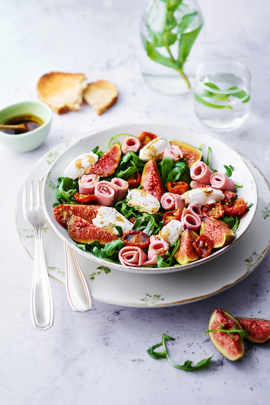 recette de Salade de roquette aux figues et jambon