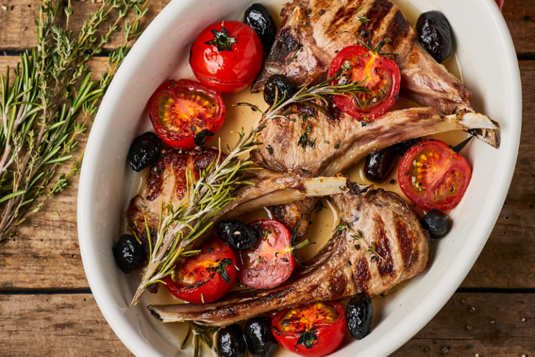 Côtelettes d’agneau rôties aux tomates