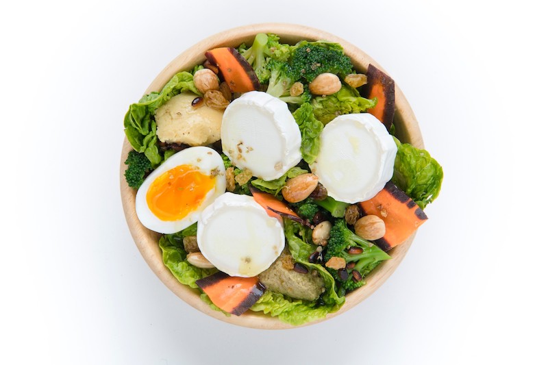 recette de Bowl de légumes et bûchette de chèvre