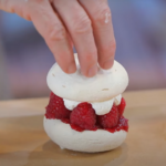 Meringues aux fruits rouges