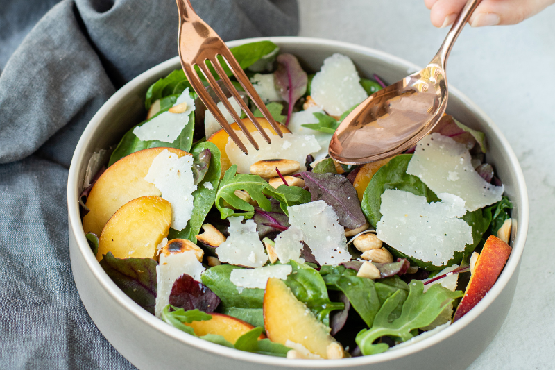 Salade aux nectarines et Parmigiano Reggiano