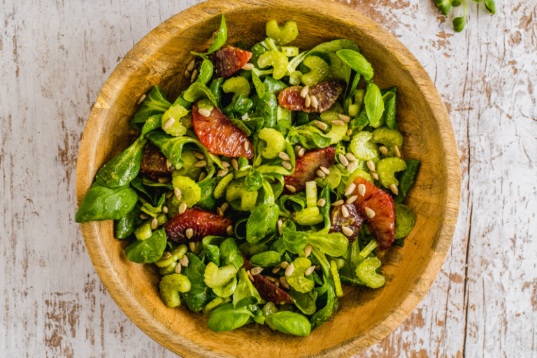 Salade de mâche et vinaigrette au pesto