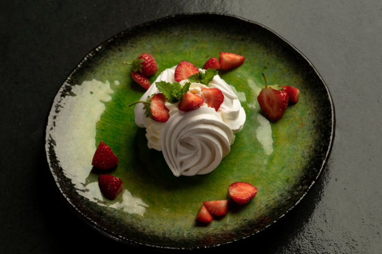 Petites pavlovas aux fraises
