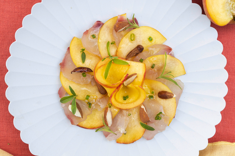 Carpaccio de pêches et nectarines au poisson