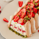 Parfait glacรฉ aux fraises