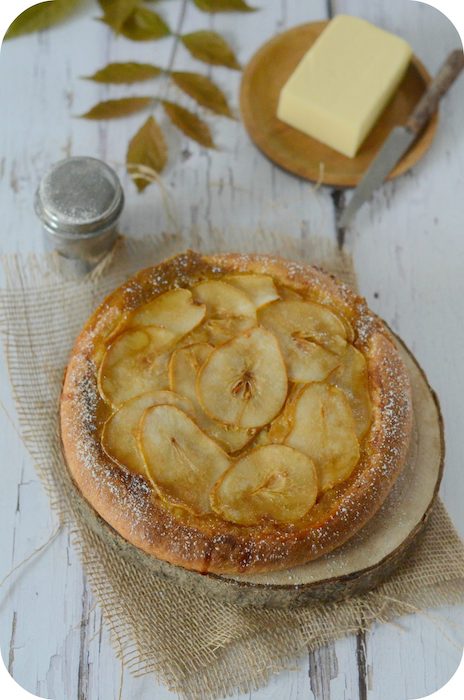 Tarte briochée à la poire