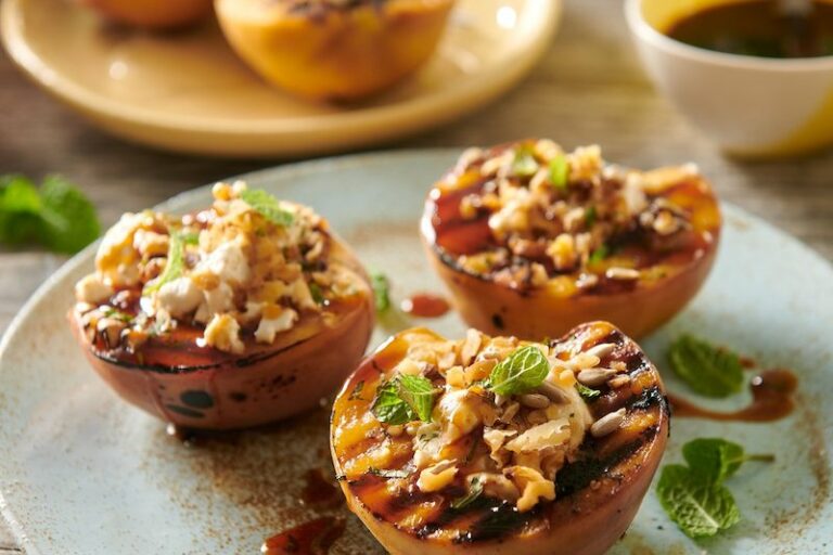 Pêches grillées et farcies au fromage