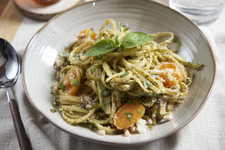 Pâtes au pesto et tomates au miel