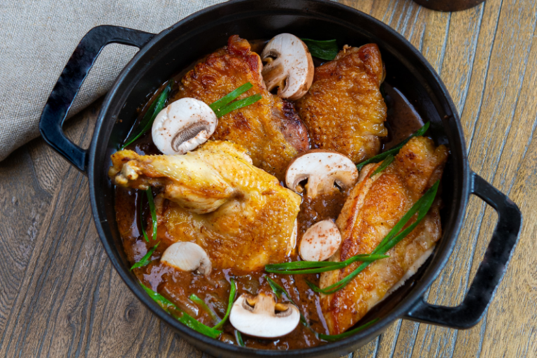 Poulet fermier sauté chasseur