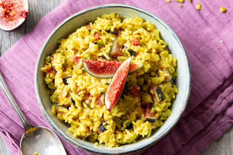 Riz pilaf aux oignons et aux figues