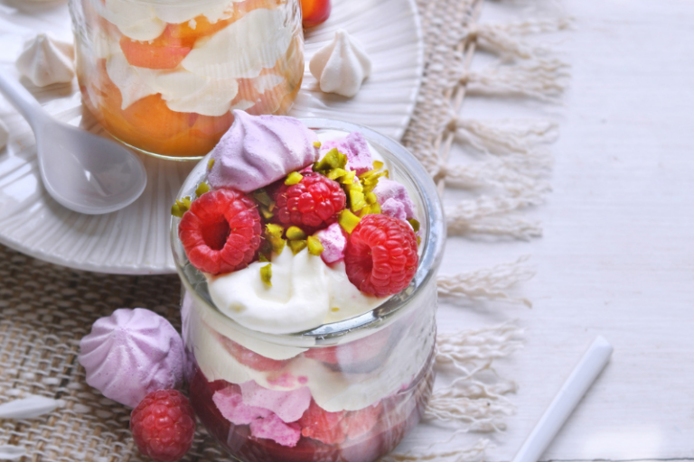 Verrines aux fruits d’été et chantilly