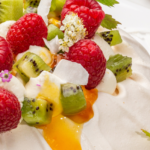 Pavlova coco aux fruits frais