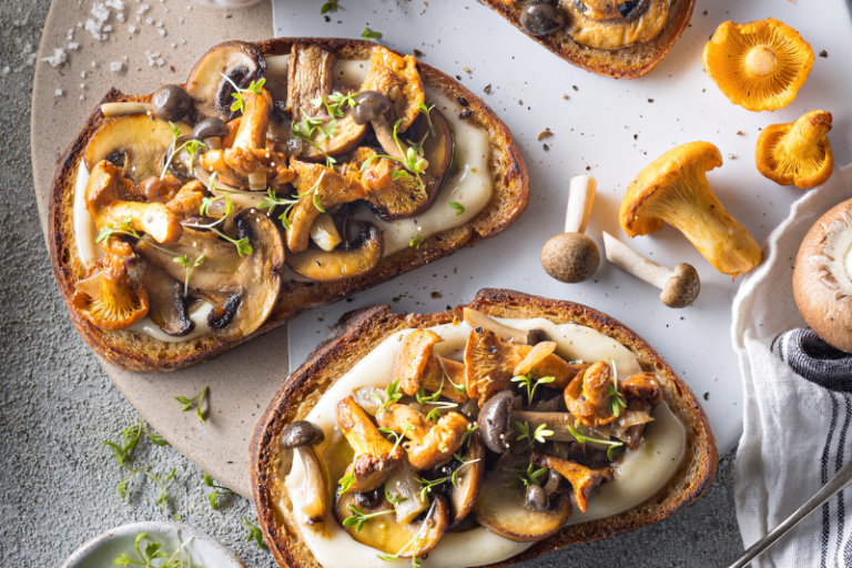 Tartines à la crème d’ail et champignons
