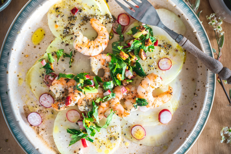 Carpaccio de chou-rave aux crevettes