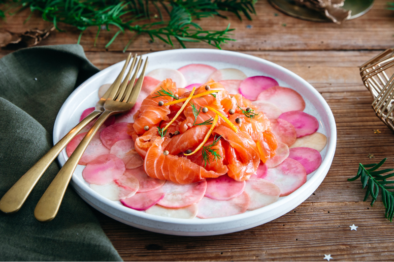 Gravlax de saumon et pickles de radis