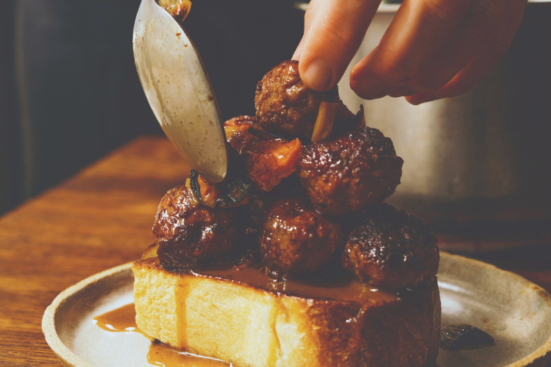 Boulettes de boeuf et légumes rôtis