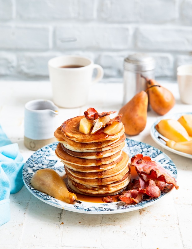 recette de Pancakes au bacon fumé et poires