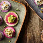 Toasts de radis colorés