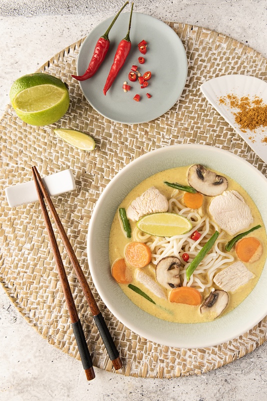 recette de Ramen de poulet au curry et aux légumes