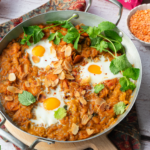 Dahl de lentilles bicolores et œufs