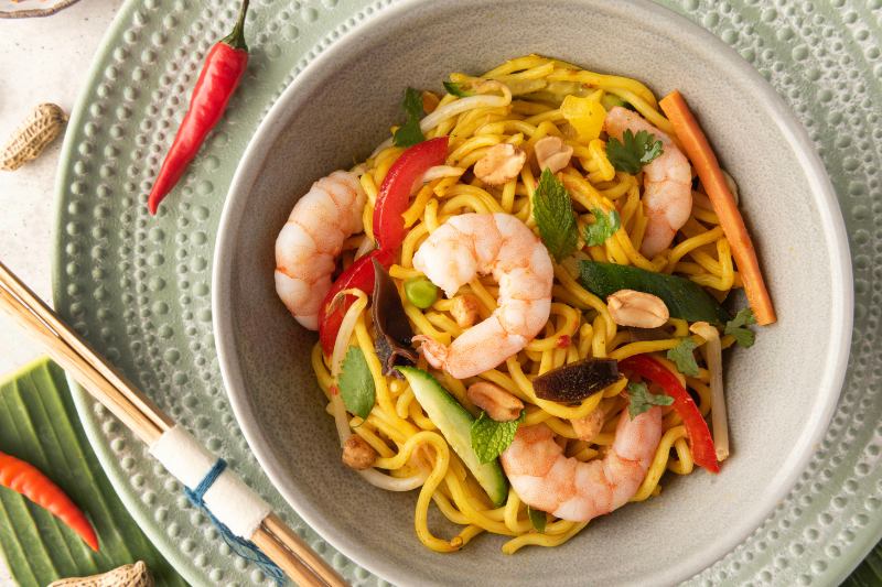 Salade de nouilles aux crevettes et curry