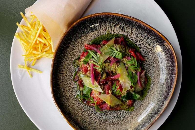 Carpaccio et pommes paille