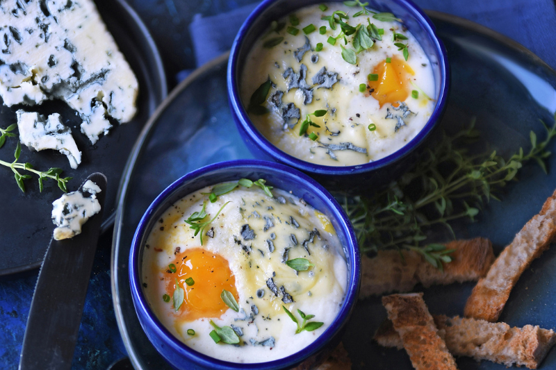 Oeufs cocotte au bleu des Causses