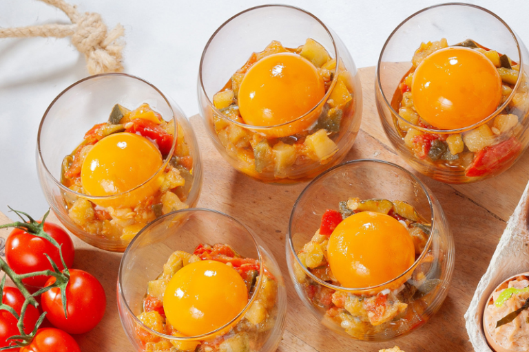 Oeufs confits sur lit de ratatouille