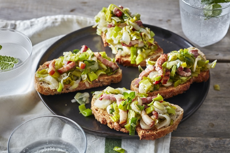 Bruschetta aux poireaux et lardons