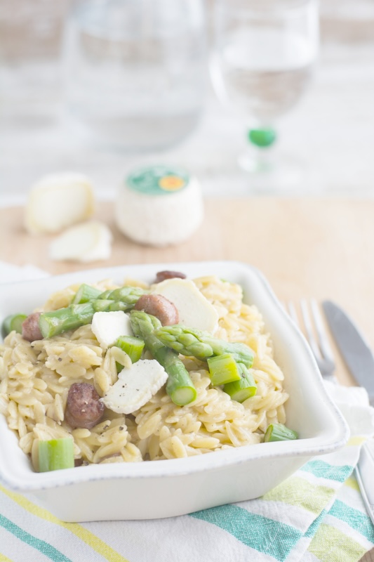 recette de Orzotto d’asperges et chipolatas au Chavignol