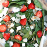 Salade de pousses d’épinard aux fraises