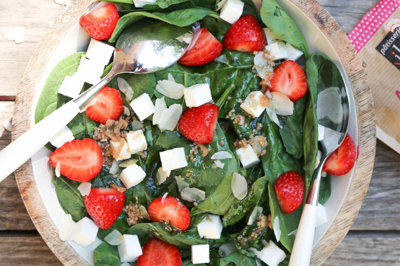 Salade de pousses d’épinard aux fraises