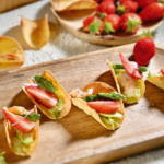 Tacos aux crevettes et aux fraises