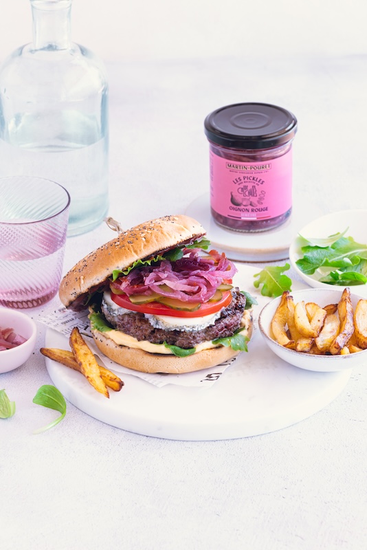 recette de Hamburgers aux pickles d’oignons rouges