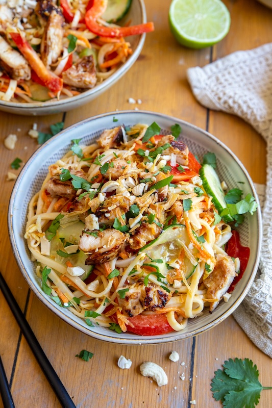 recette de Salade de nouilles au poulet mariné