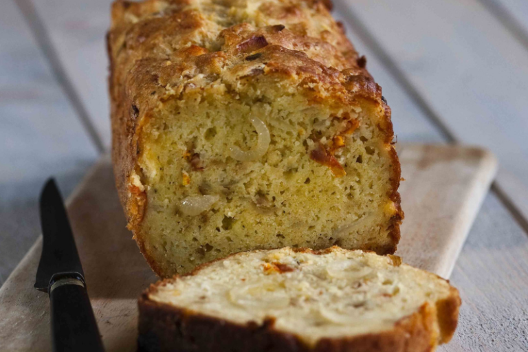 Cake aux oignons et aux tomates confites