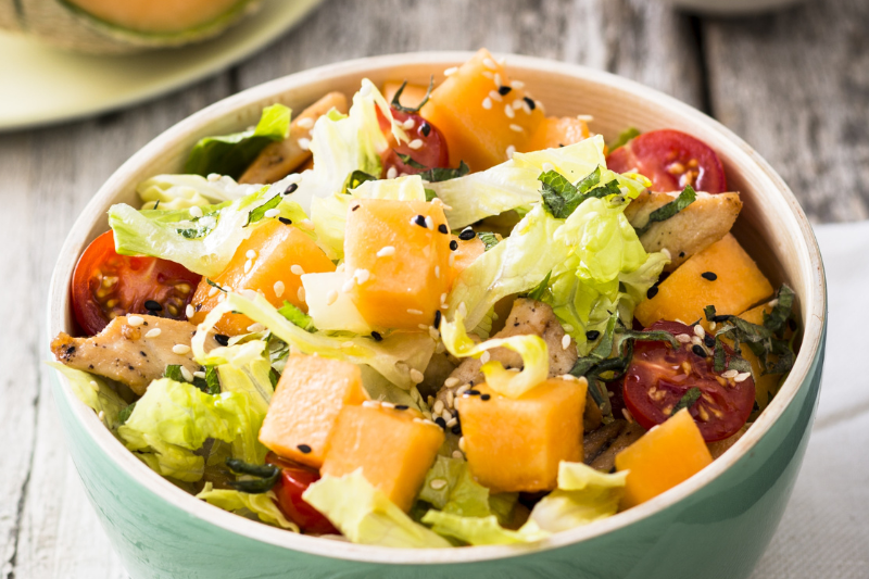 Salade de melon au poulet mariné