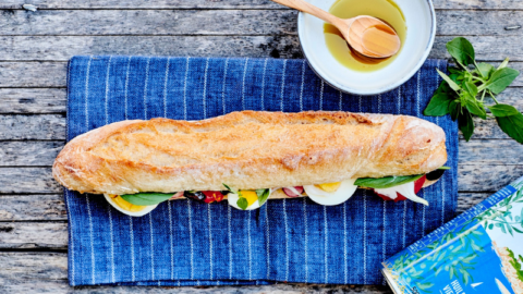 Baguette pan bagnat