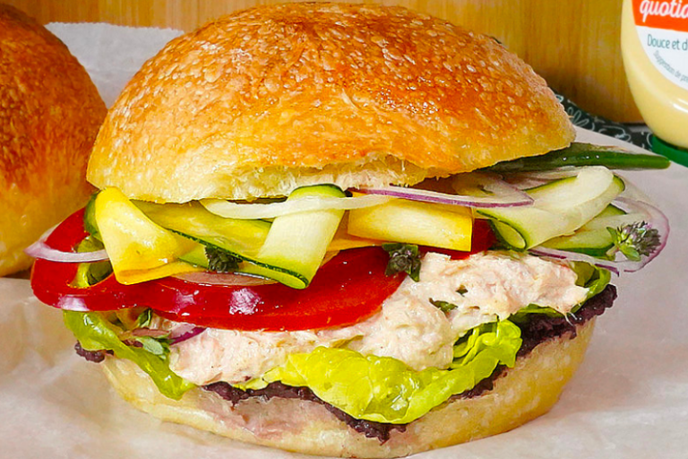 Pan Bagnat au thon et mayonnaise
