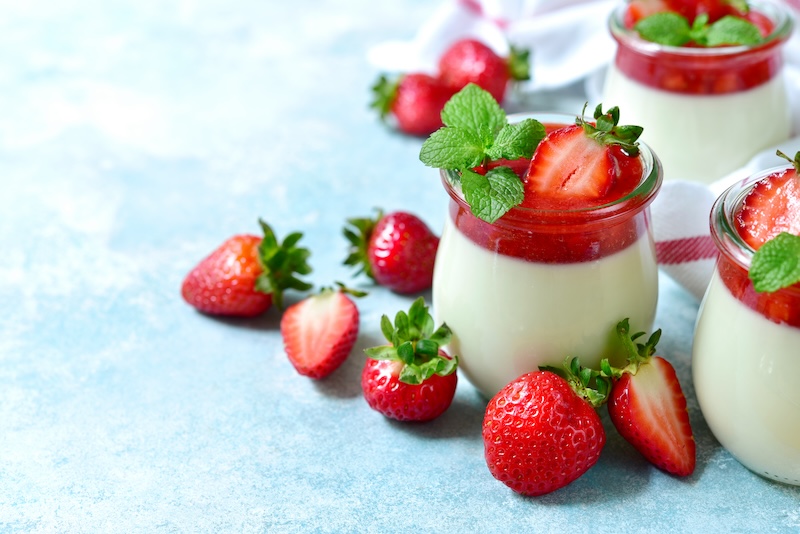 recette de Pannacotta à la vanille et compotée de fraises