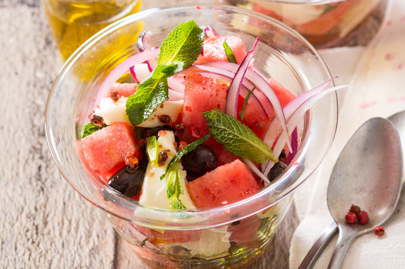 Salade de pastèque au Reblochon et oignons