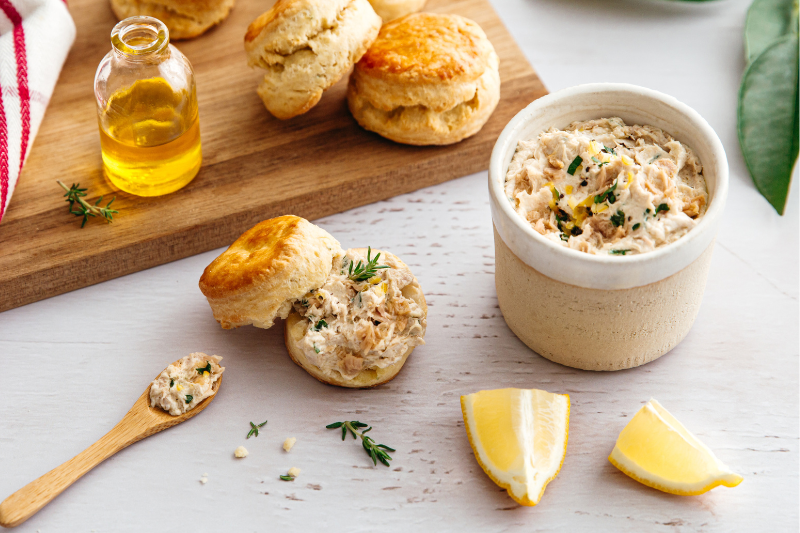 Scones au thym et tartinade de thon