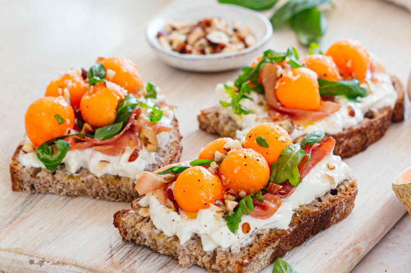 Tartines aux melon burrata