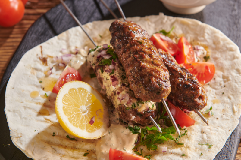 Kebabs d’agneau marinés au soja